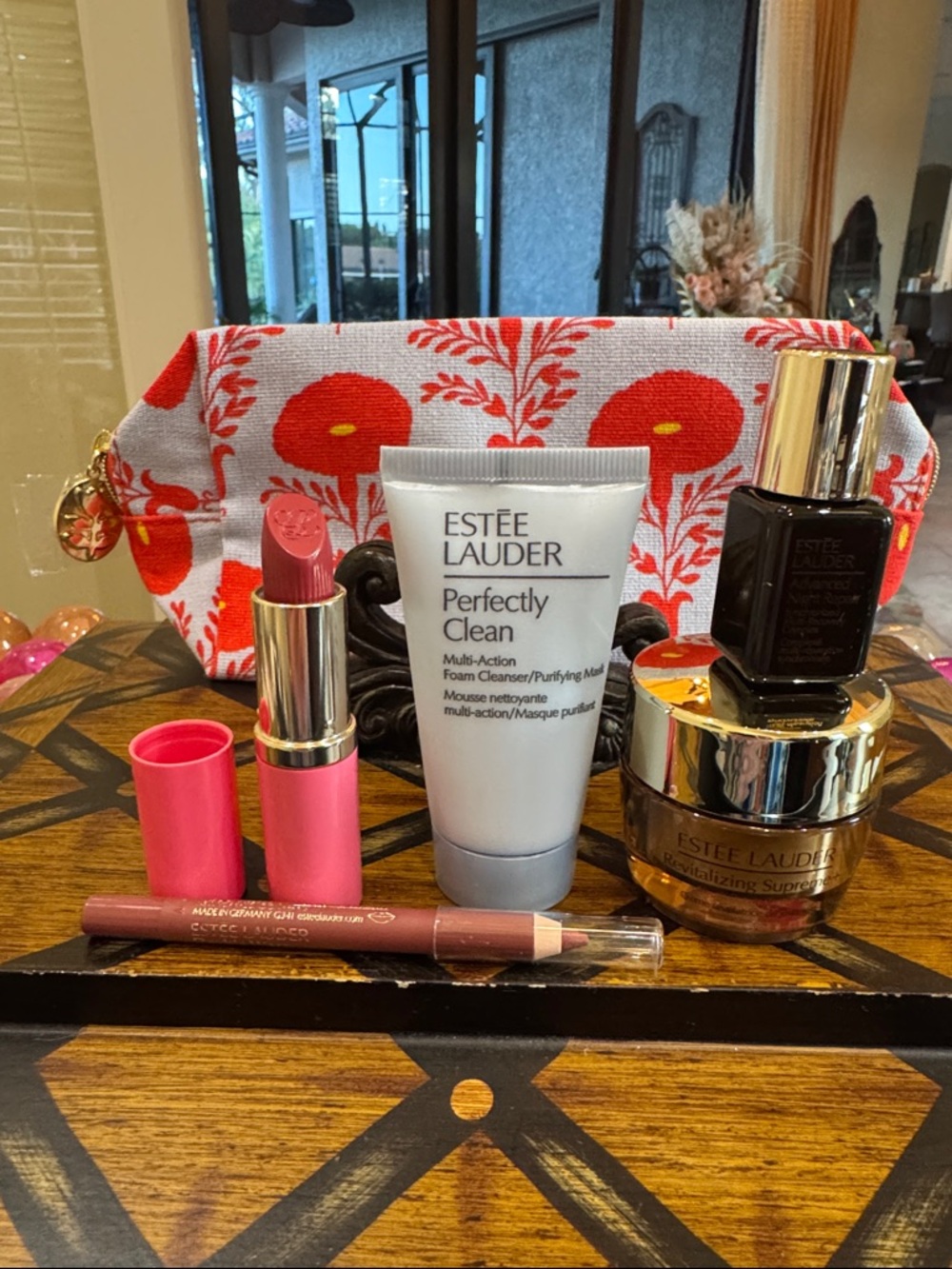 Estee Lauder Lipstick & Lip Liner & Moisturizer Trio